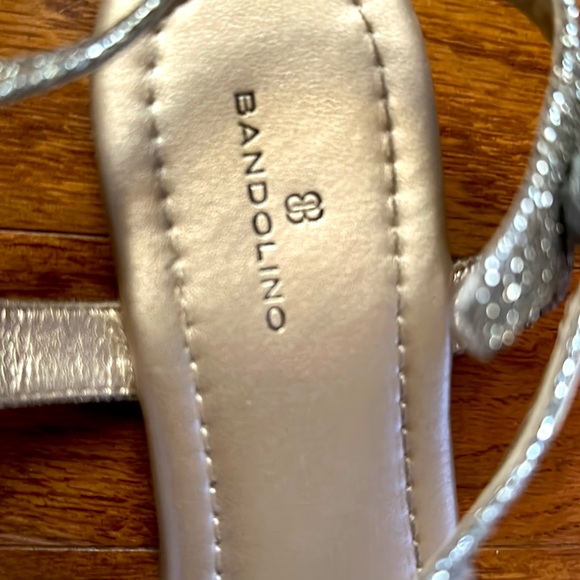 Size 9 Bandolino sandals - Picture 2 of 5